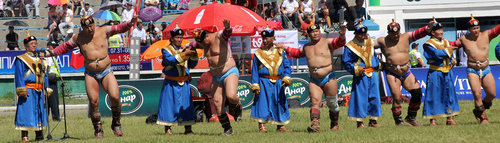 Бөхийн нэр хүндийг хэн шороотой хутгав